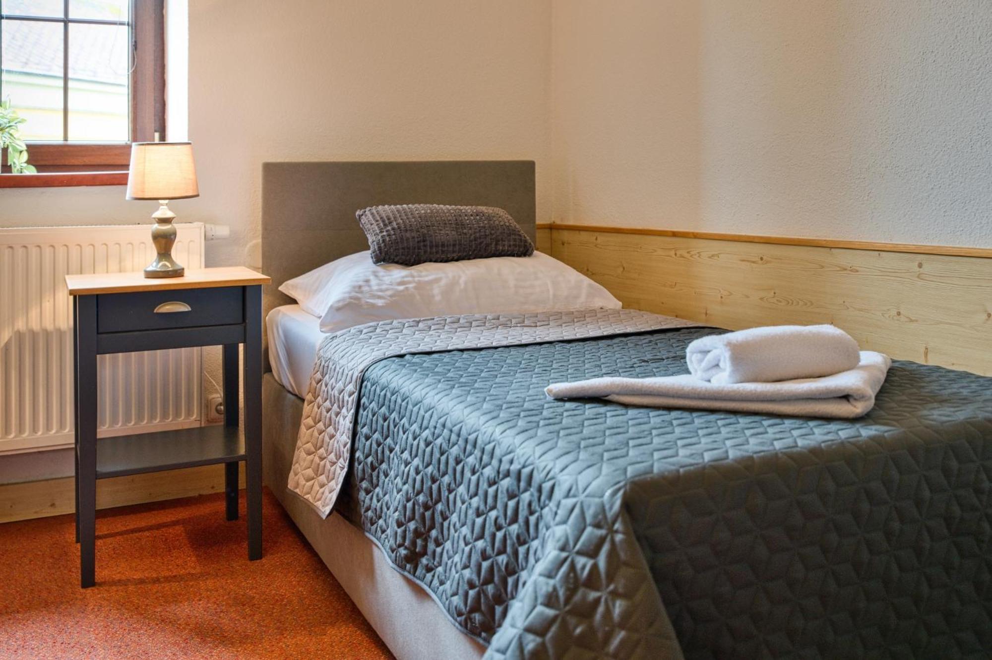 Hotel U Lipy Krušovice エクステリア 写真