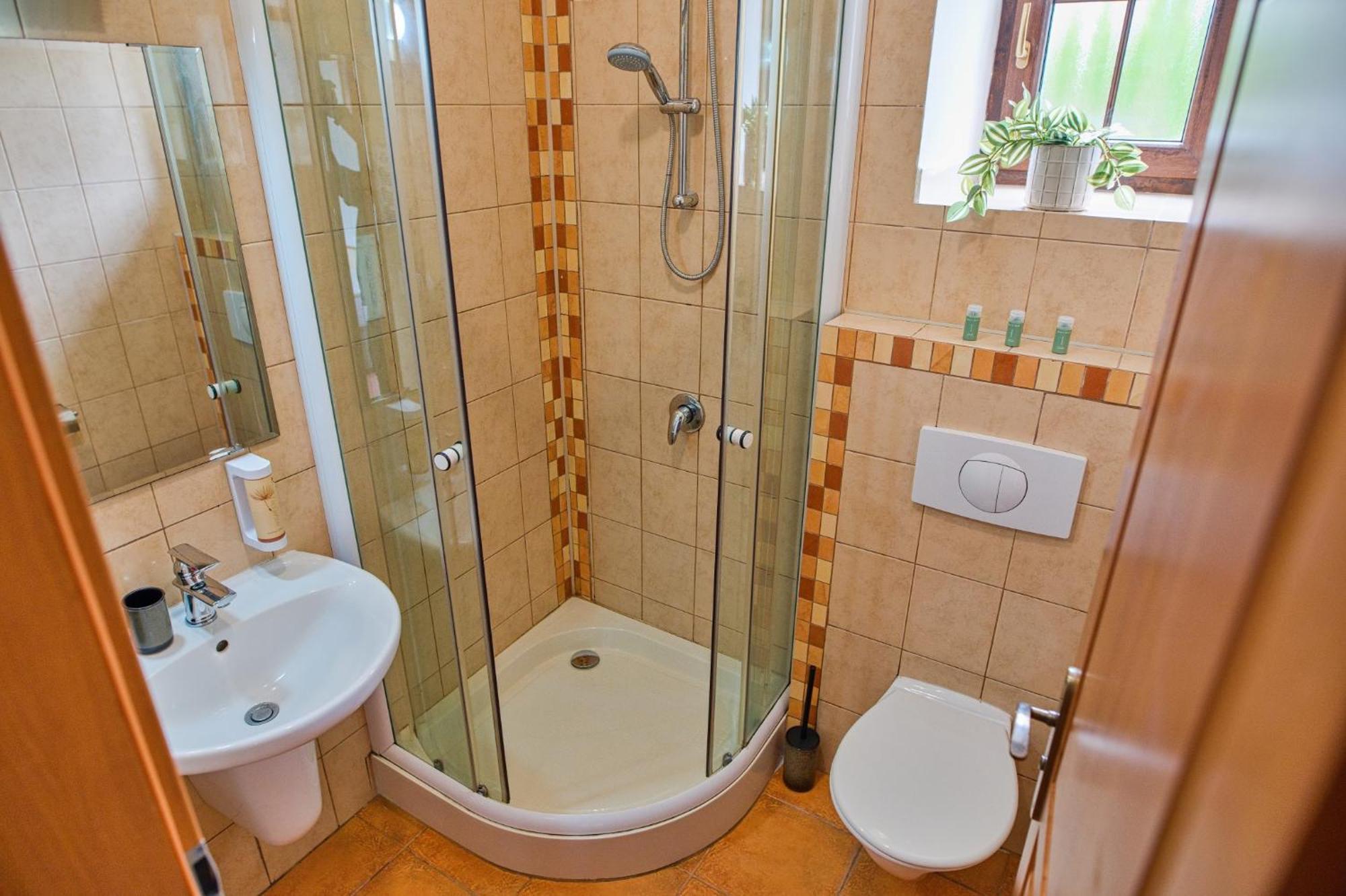 Hotel U Lipy Krušovice エクステリア 写真