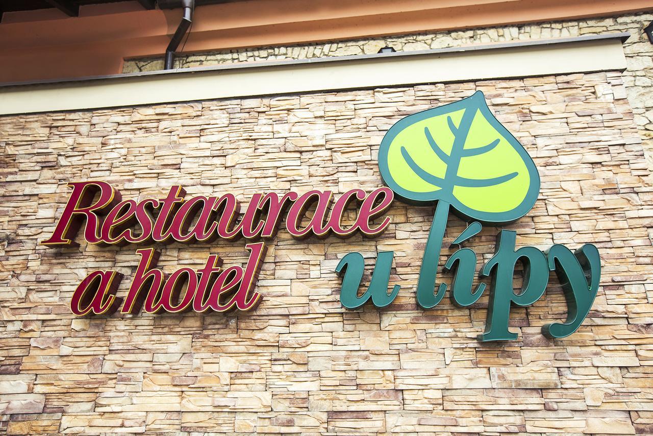 Hotel U Lipy Krušovice エクステリア 写真