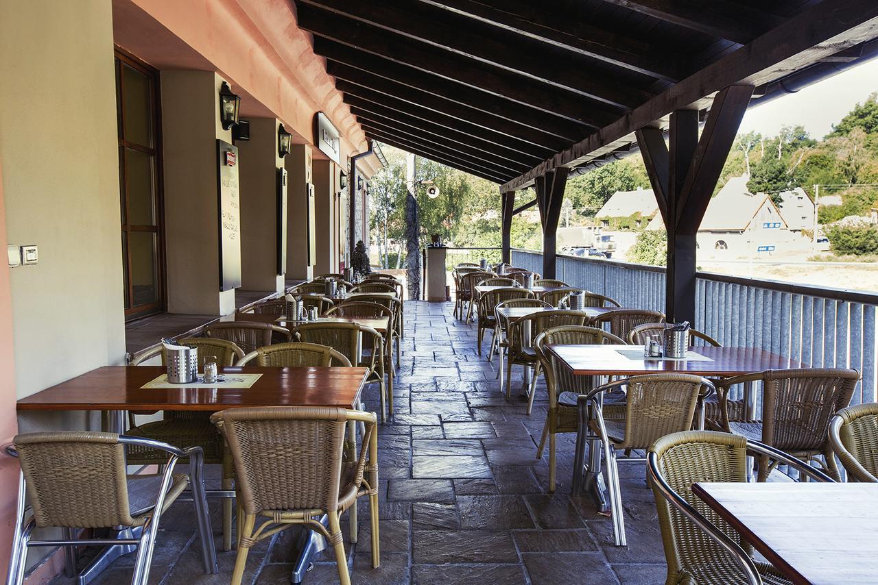 Hotel U Lipy Krušovice エクステリア 写真