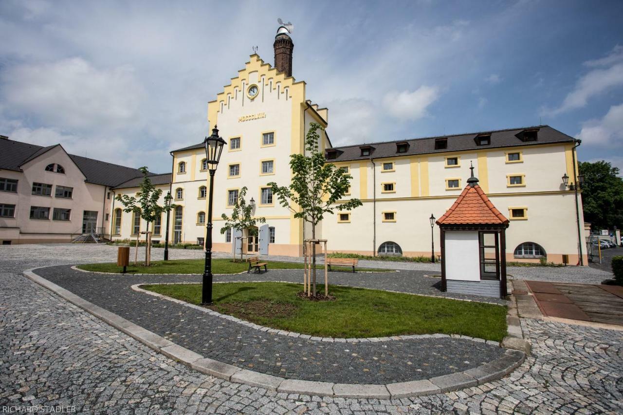 Hotel U Lipy Krušovice エクステリア 写真